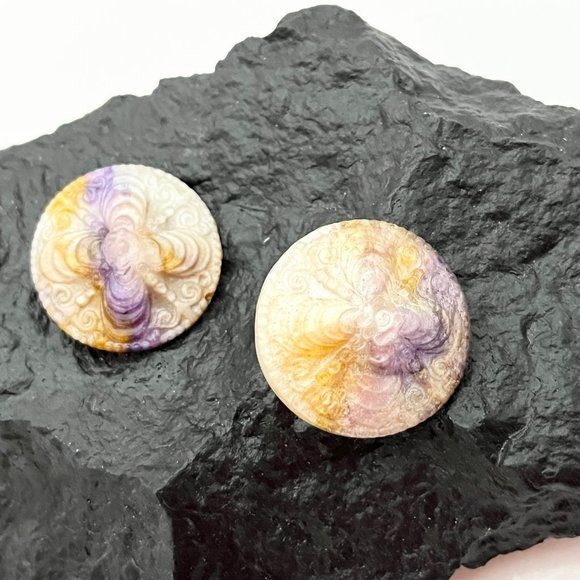 CELLULOID CARVED EARRINGS, ASIAN HAT SHAPED CLIP-ON, VERY SHINY COLORFUL DAINTY - Picture 6 of 6